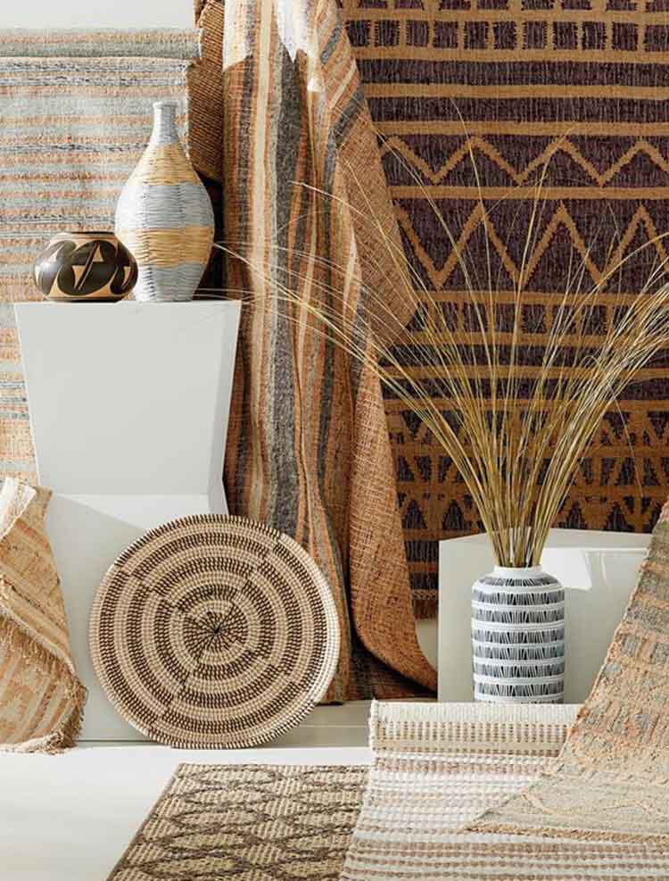 Display of accessories and rugs Display of accessories and rugs