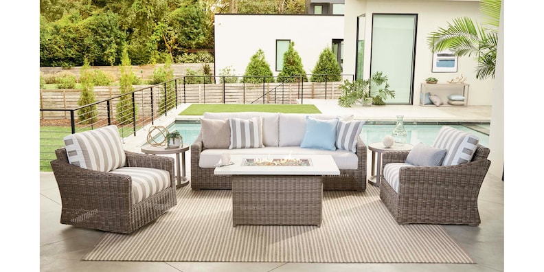 Swivel Lounge Chair image number 1